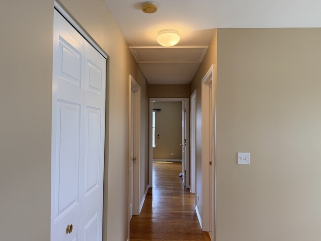 Building Photo - 1873 Crenshaw Cir