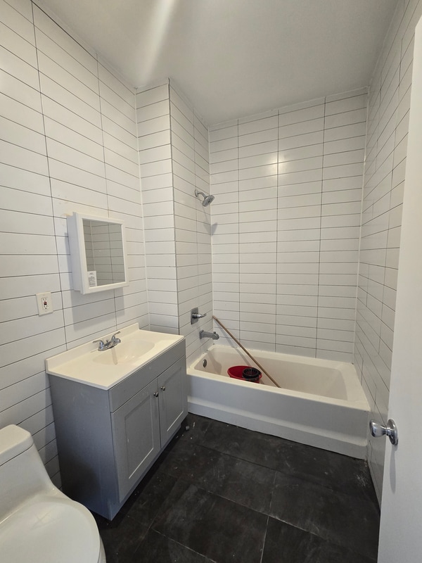 Building Photo - 195 Herzl St