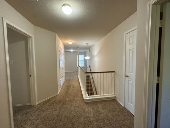 Building Photo - Wonderful home is South Austin. Great loca...