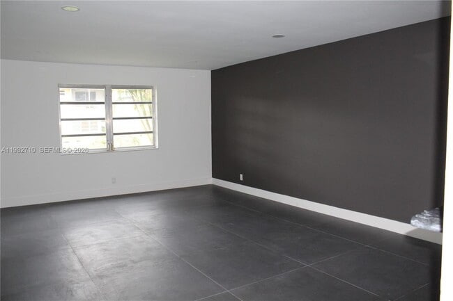 Building Photo - 5140 SW 40th Ave