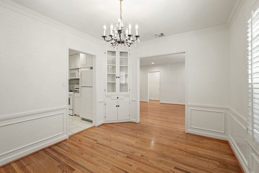 Building Photo - 11861 Laurelwood Dr