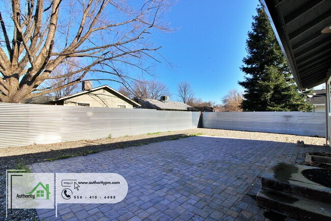 Building Photo - 2870 Iris St