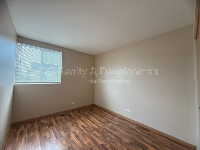 Building Photo - 782 Symphony Dr
