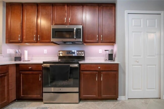 Building Photo - 5548 Palmer Cir