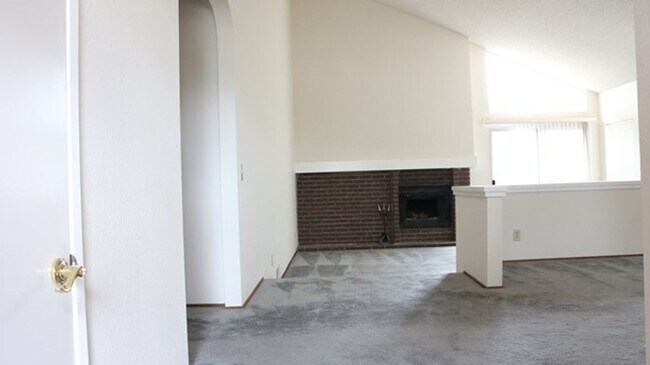 Building Photo - Excellent 3 Bed 2 Bath Home!