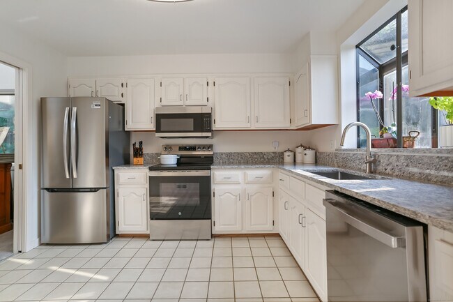 Building Photo - 61 Whitney Glen Dr