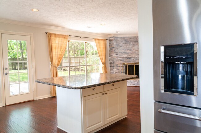 Building Photo - 1704 Crystal Hills Dr