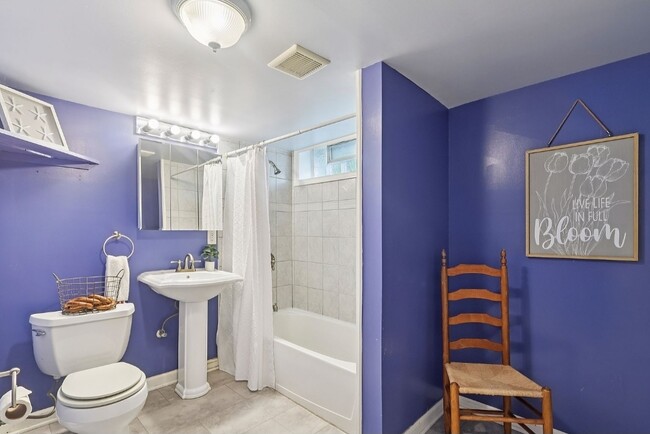 Building Photo - 446 Huntmere Dr