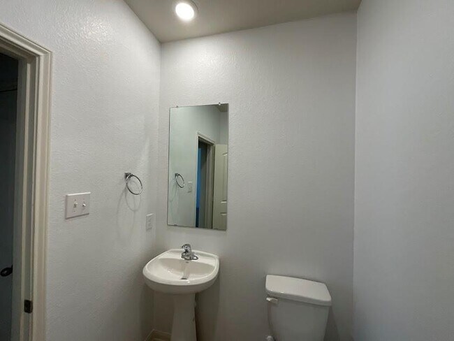 Building Photo - 172 Allington Cir