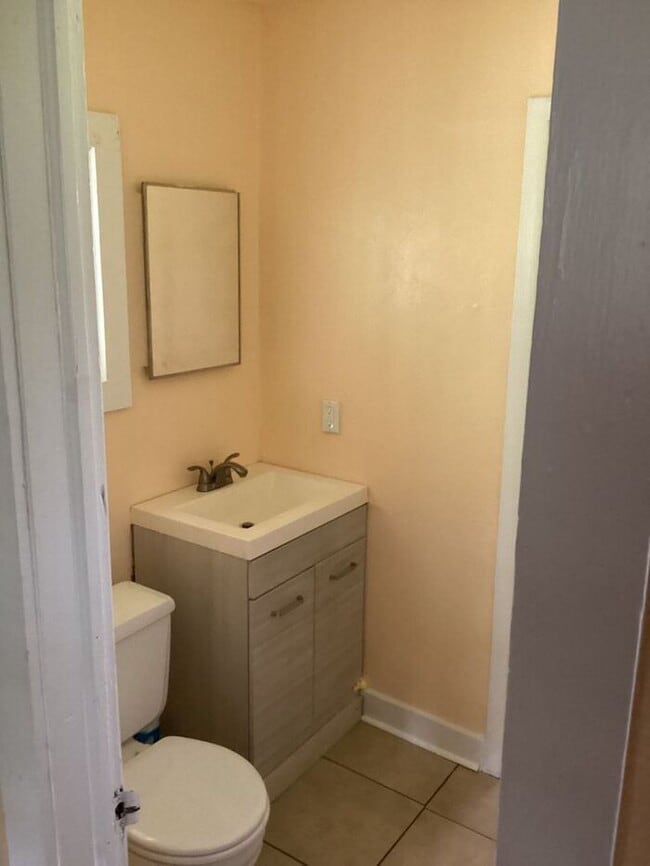 Building Photo - 3bedrooms Single Family House Availabe Now...