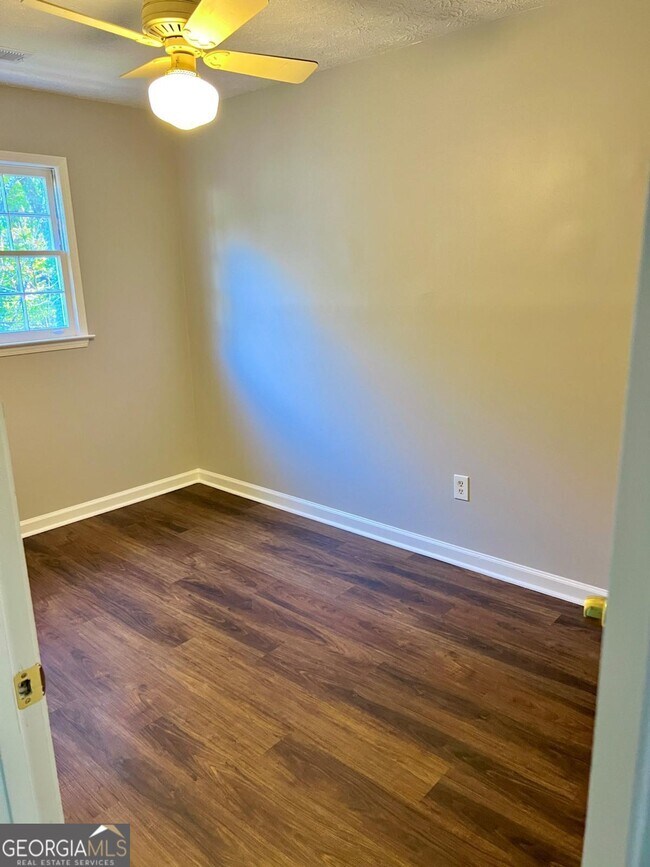 Building Photo - 3990 Rocmar Dr