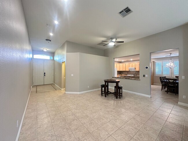 Building Photo - Glenhaven At Southern Highlands