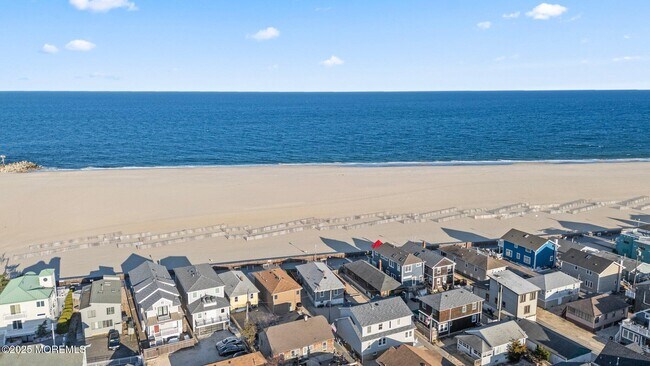 Building Photo - 115 Boardwalk