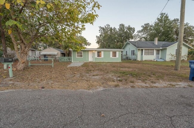 Building Photo - 8623 N Willow Ave