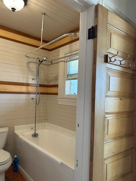Building Photo - 2329 Curlew St