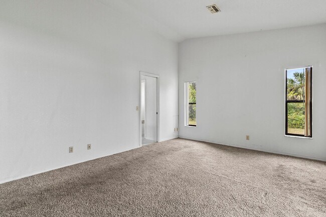 Building Photo - Annual ** 4 Bed / 3 Bath Single Family Hom...