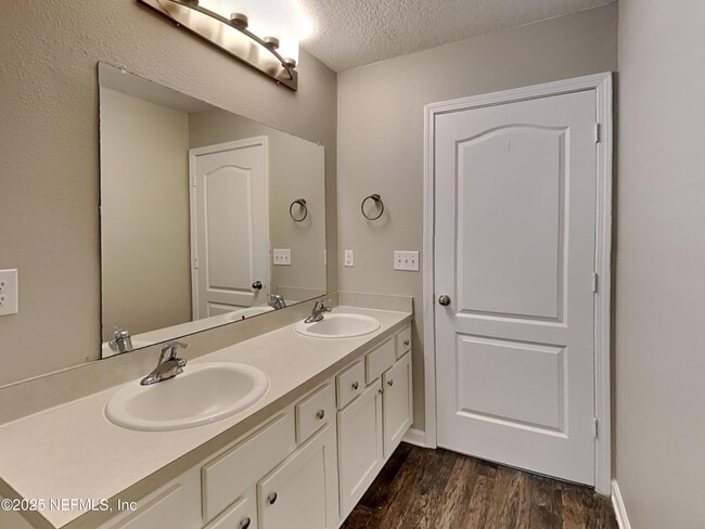 Building Photo - 12043 Sea Grove Pl