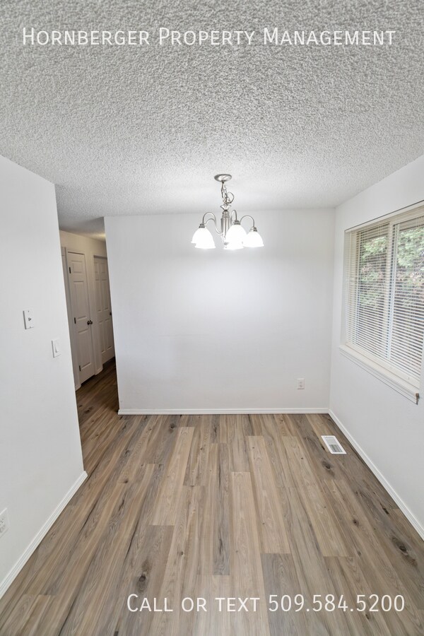 Building Photo - Duplex on the North Side