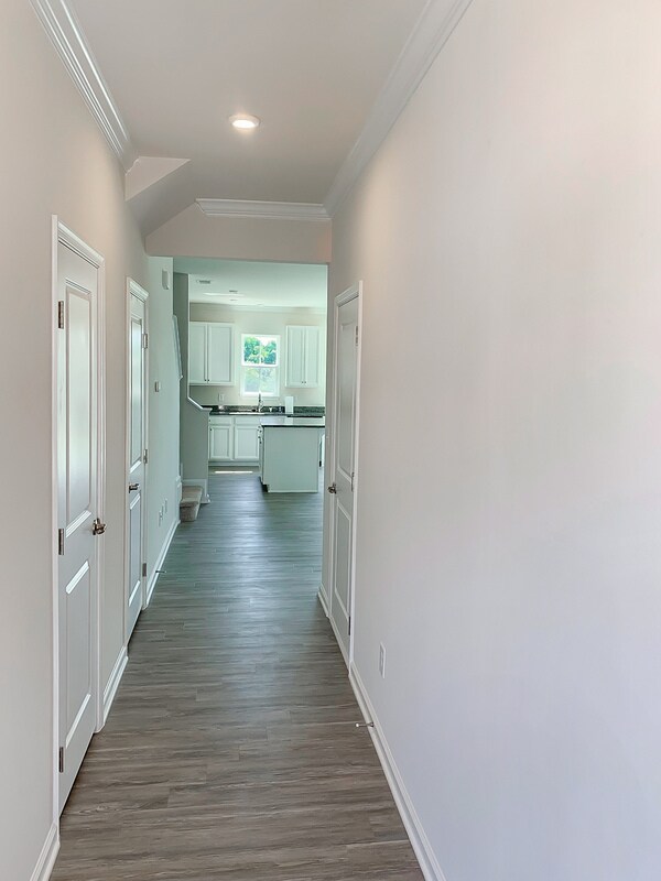 Building Photo - 830 S Buncombe Rd