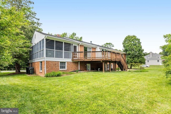Building Photo - 1023 Westbriar Dr NE
