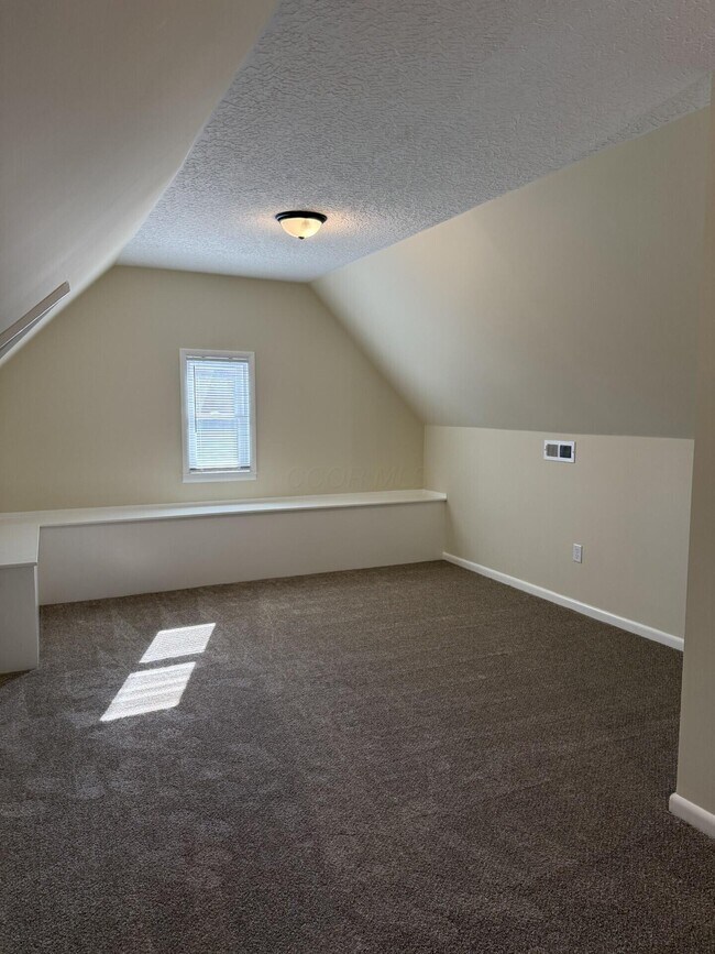 Building Photo - 324 E Main St