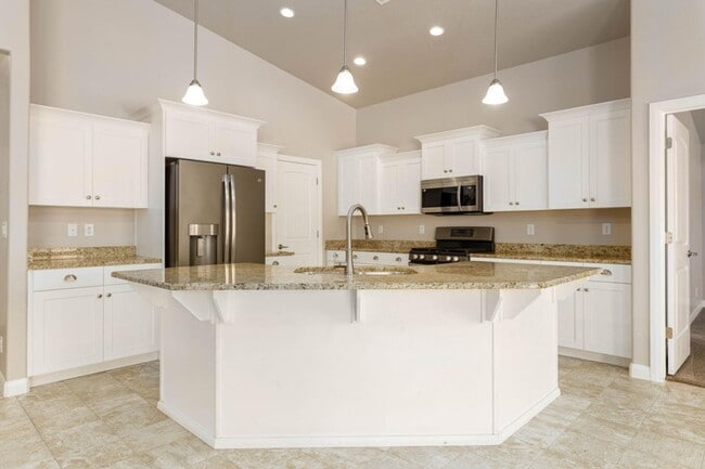 Building Photo - Beautiful 4 Bedroom Home!