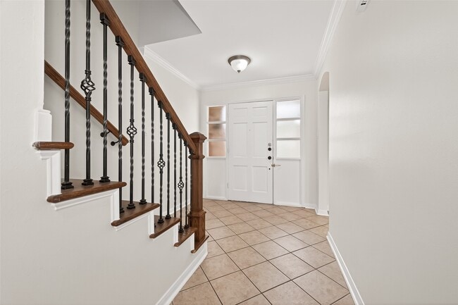 Building Photo - 13244 Trail Hollow Dr