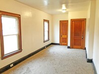 Building Photo - 4 BED 1 BATH SINGLE FAMILY HOME IN MT PLEA...