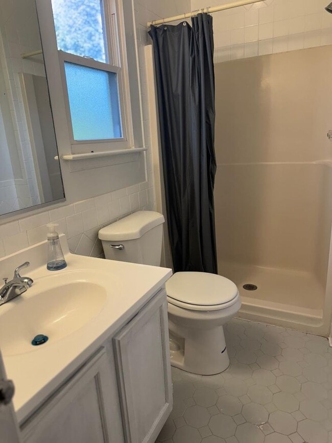 Building Photo - Nice 4 Bedroom 2.5 Bath home.