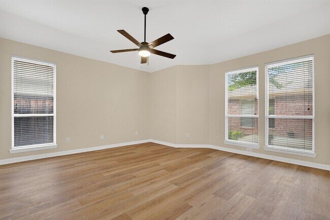 Building Photo - 6864 Bushnell Dr