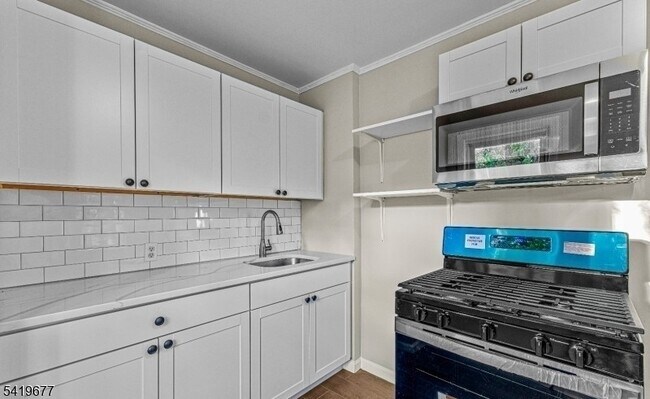 Building Photo - 6 Armstrong St