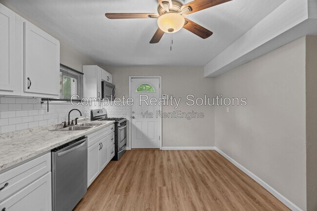 Building Photo - 201 Sadonia Ave