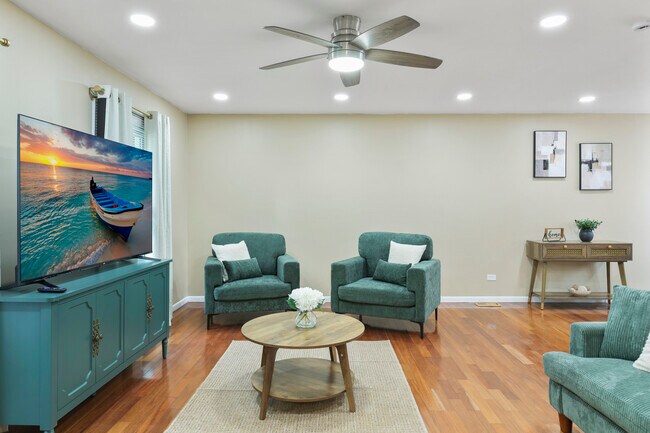 Building Photo - 1356 Larchmont Dr