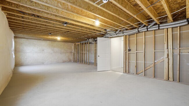 Building Photo - 154 E Parade Ave