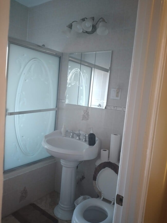 Building Photo - 115-11-211 219th St