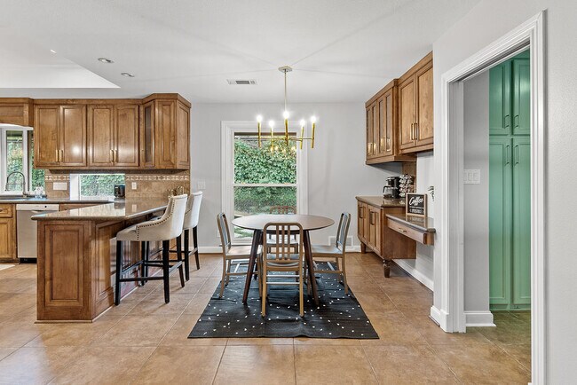 Building Photo - 7425 Kenshire Ln