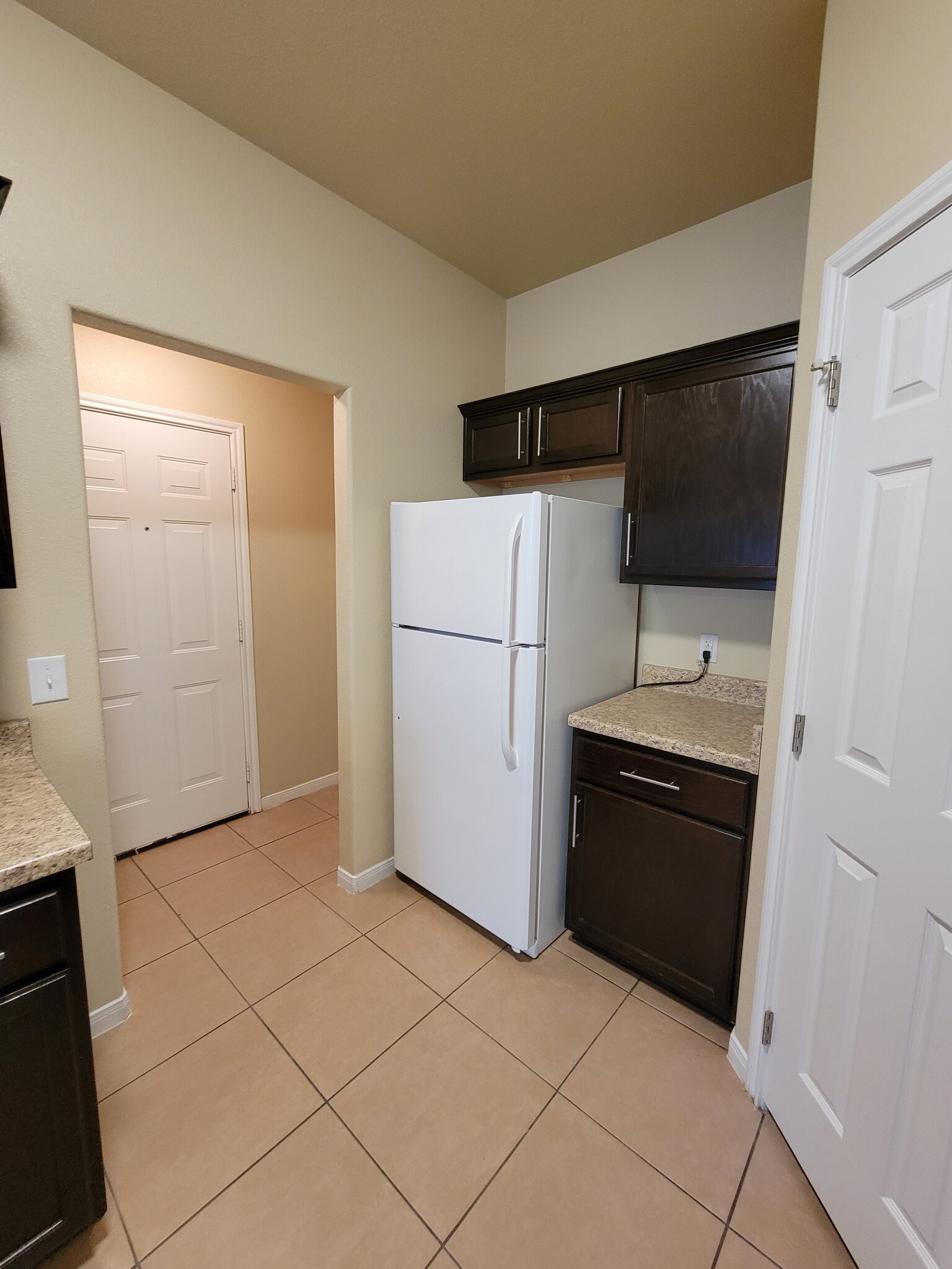 Kitchen/Laundry/Garage access - 1204 Cavalry Lane