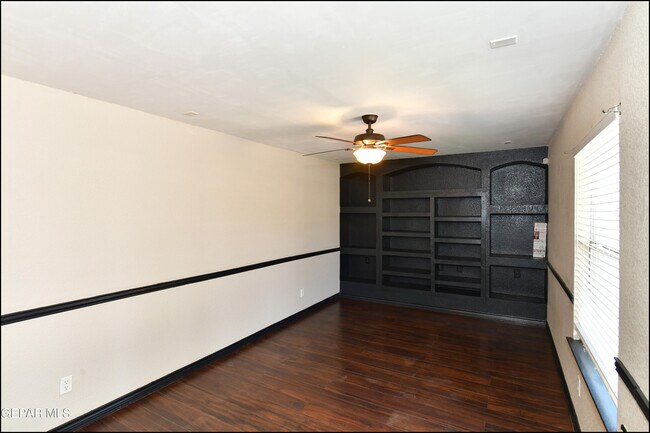 Building Photo - 7065 Falling Leaf Cir