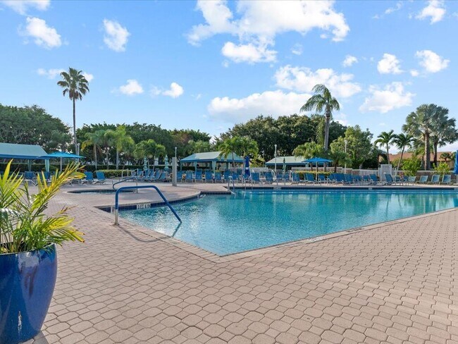 Building Photo - 5415 Verona Dr