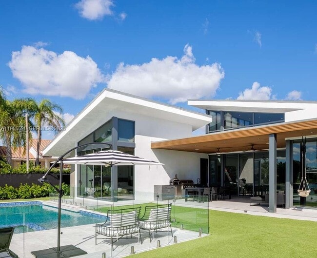 Building Photo - 1830 NE 193rd St