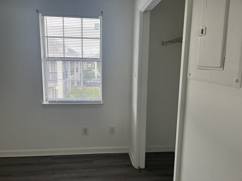 Building Photo - 201 James Asbury Dr NW