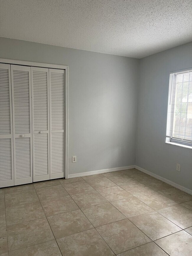 Building Photo - Orlando/Orlovista - For RENT 3 Bedroom, 2 Bathroom, 2 Car Garage