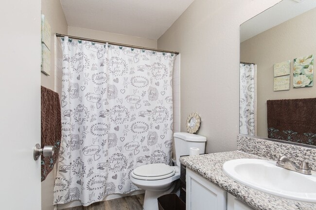 Building Photo - 2nd floor unit in gated community with pool/spa/tennis