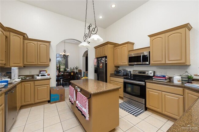 Building Photo - 3362 Midlands Cir