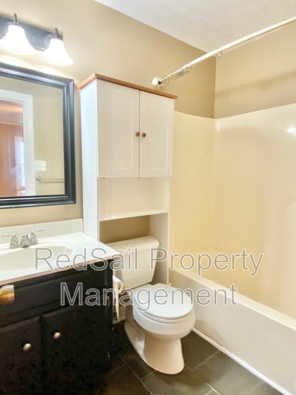 Building Photo - 211 Crestwood Ct
