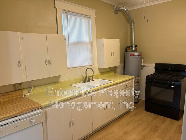 Building Photo - 2187 Court Ave