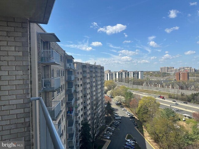 Building Photo - 2500 N Van Dorn St