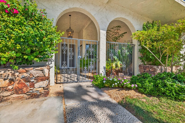 Building Photo - 1570 S La Verne Way