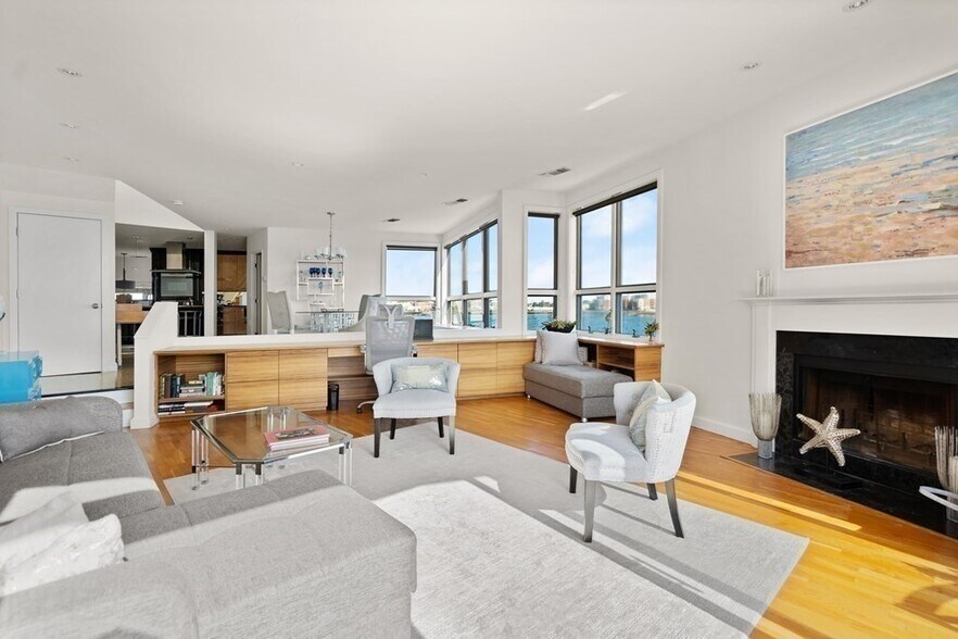 Building Photo - 3 Pier 7