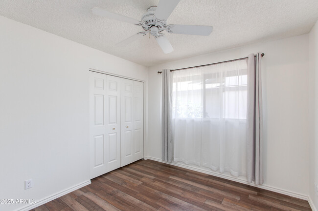 Building Photo - 1119 E Balboa Dr